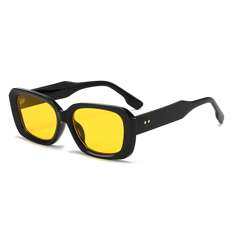 Black Square Sunglasses for Women UV Protection - Image 3