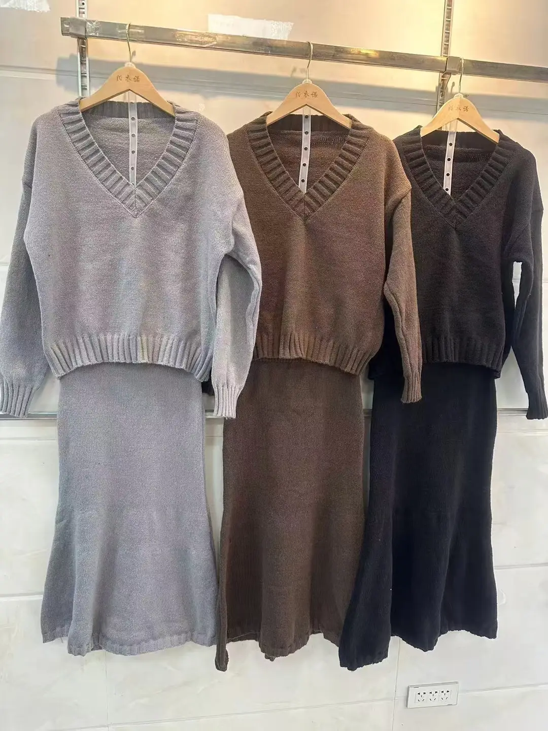 Lazy Style Sweater Suit Skirt for Women Autumn and Winter V Neck Pullover Knitted Top Half Skirt Fashion Two-Piece Set — feature 2