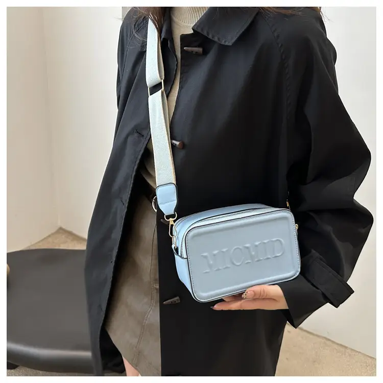 Winter New Letter Printed Shoulder Bag 2024 — feature 12