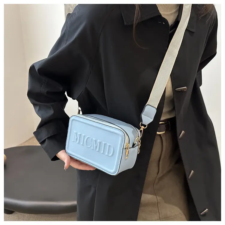 Winter New Letter Printed Shoulder Bag 2024 — feature 13