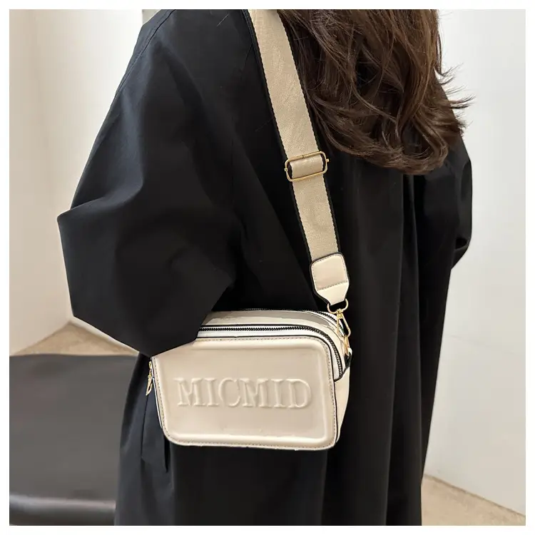 Winter New Letter Printed Shoulder Bag 2024 — feature 15