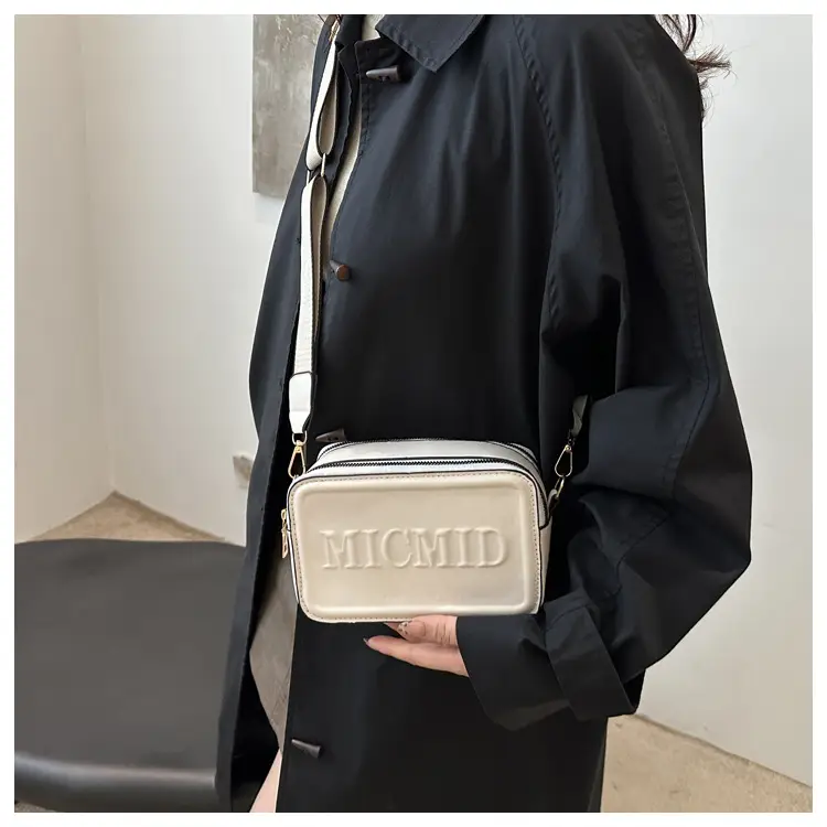 Winter New Letter Printed Shoulder Bag 2024 — feature 16