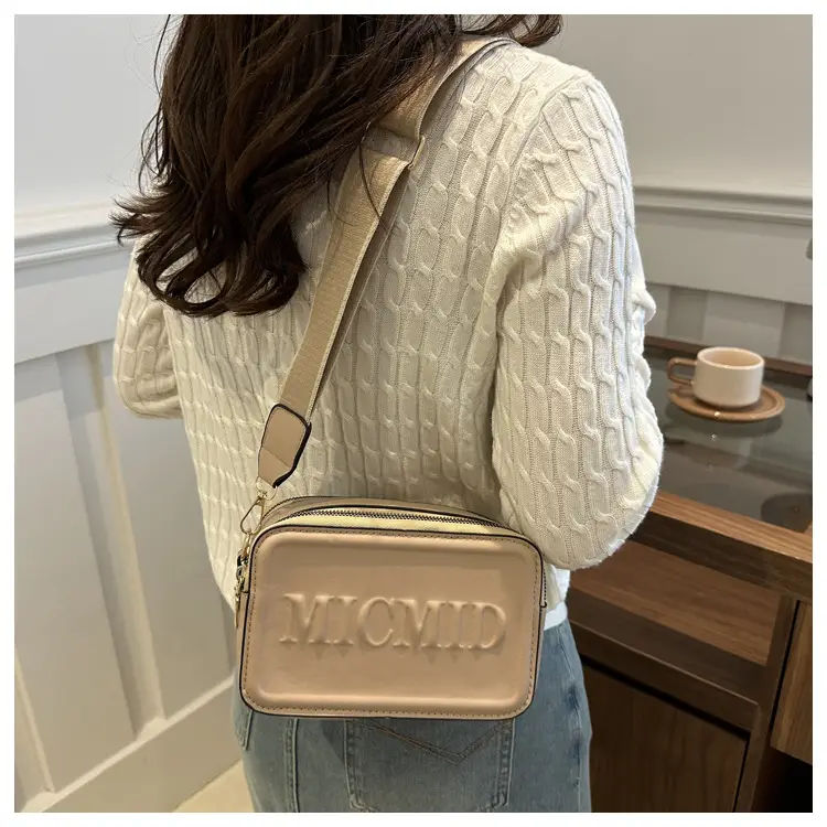 Winter New Letter Printed Shoulder Bag 2024 — feature 18