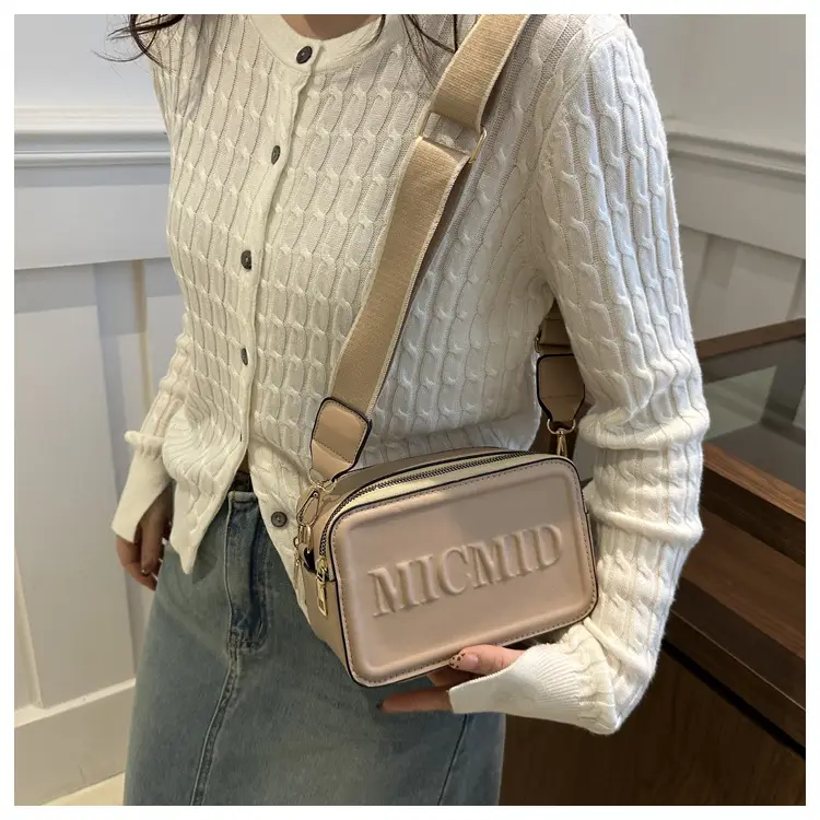 Winter New Letter Printed Shoulder Bag 2024 — feature 19