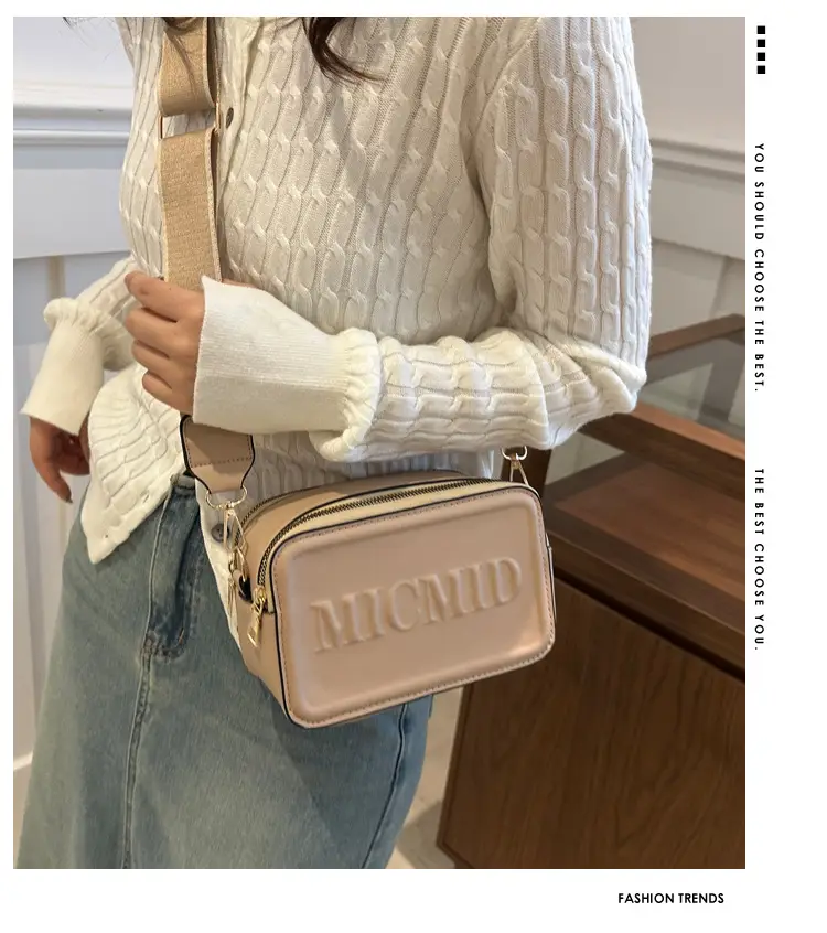 Winter New Letter Printed Shoulder Bag 2024 — feature 2