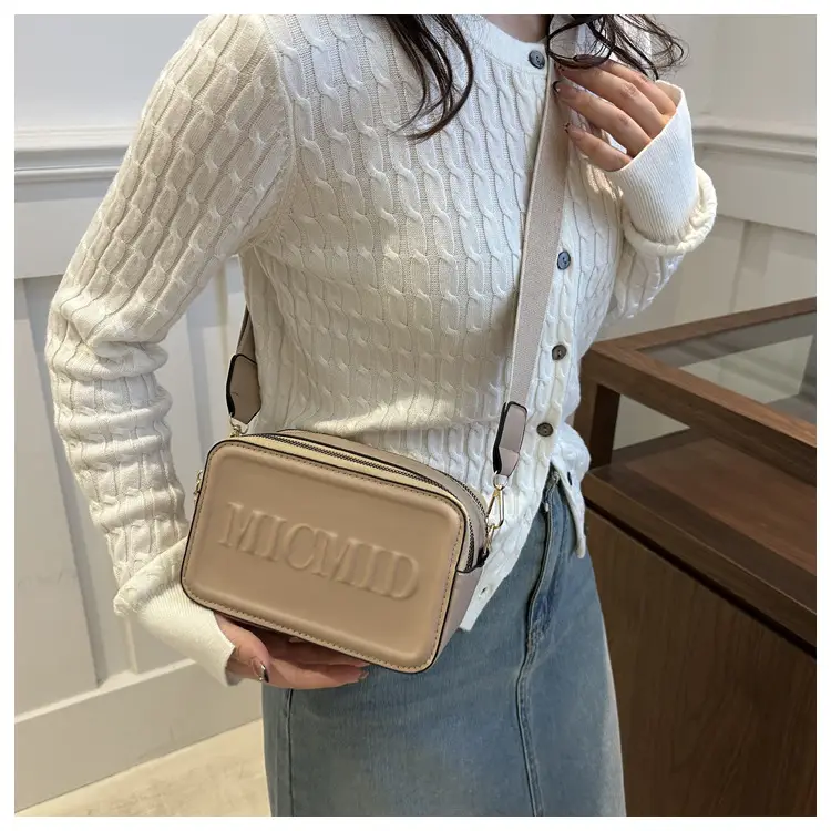 Winter New Letter Printed Shoulder Bag 2024 — feature 20