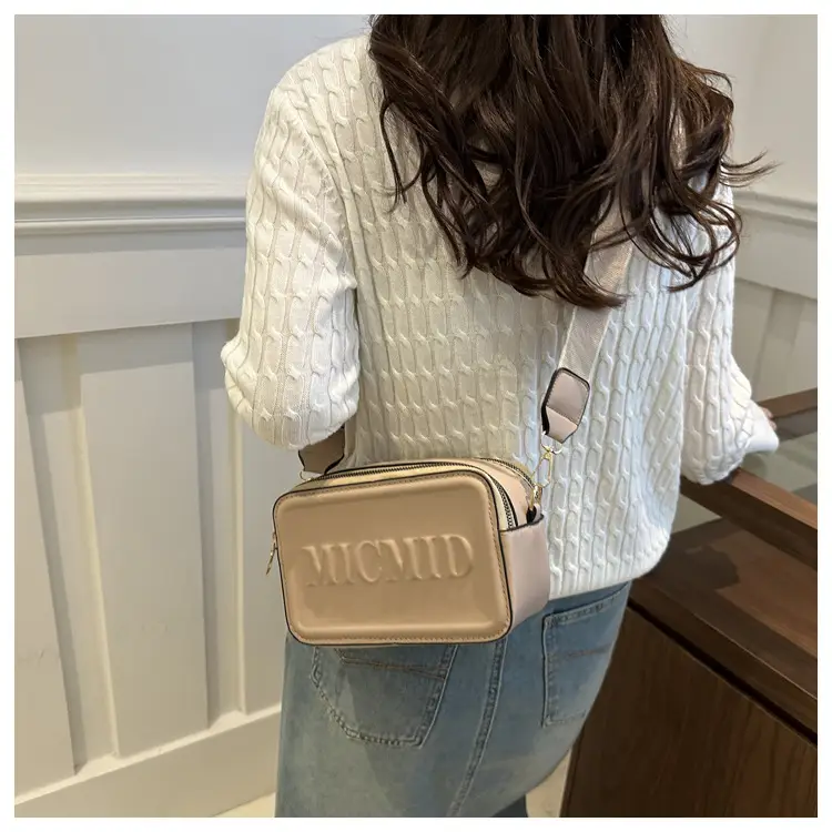 Winter New Letter Printed Shoulder Bag 2024 — feature 21
