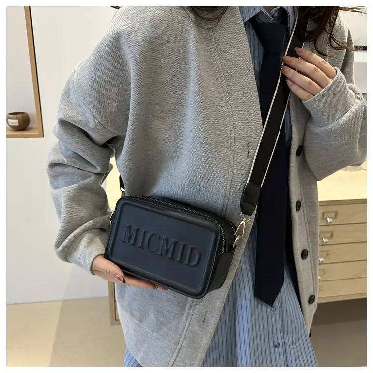 Winter New Letter Printed Shoulder Bag 2024 — feature 24