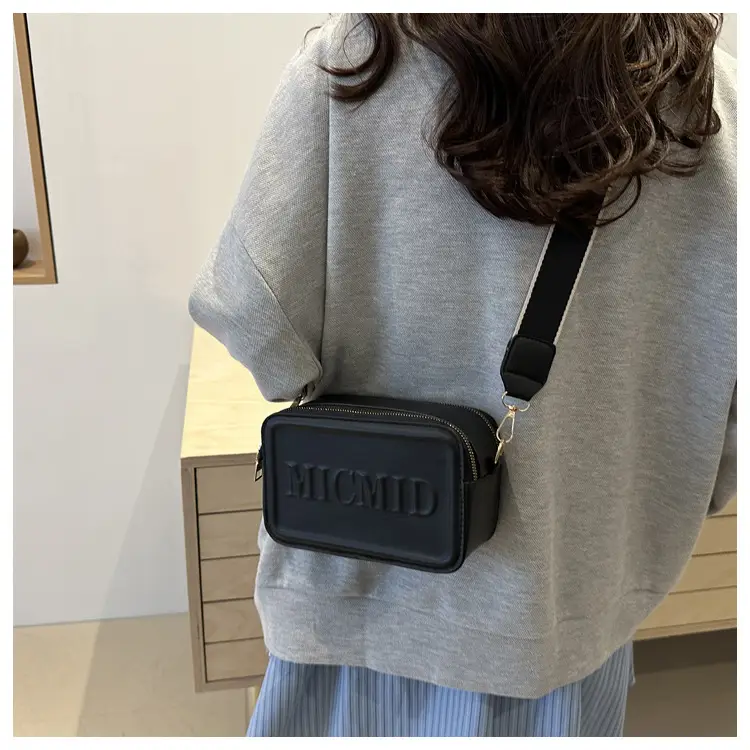 Winter New Letter Printed Shoulder Bag 2024 — feature 25