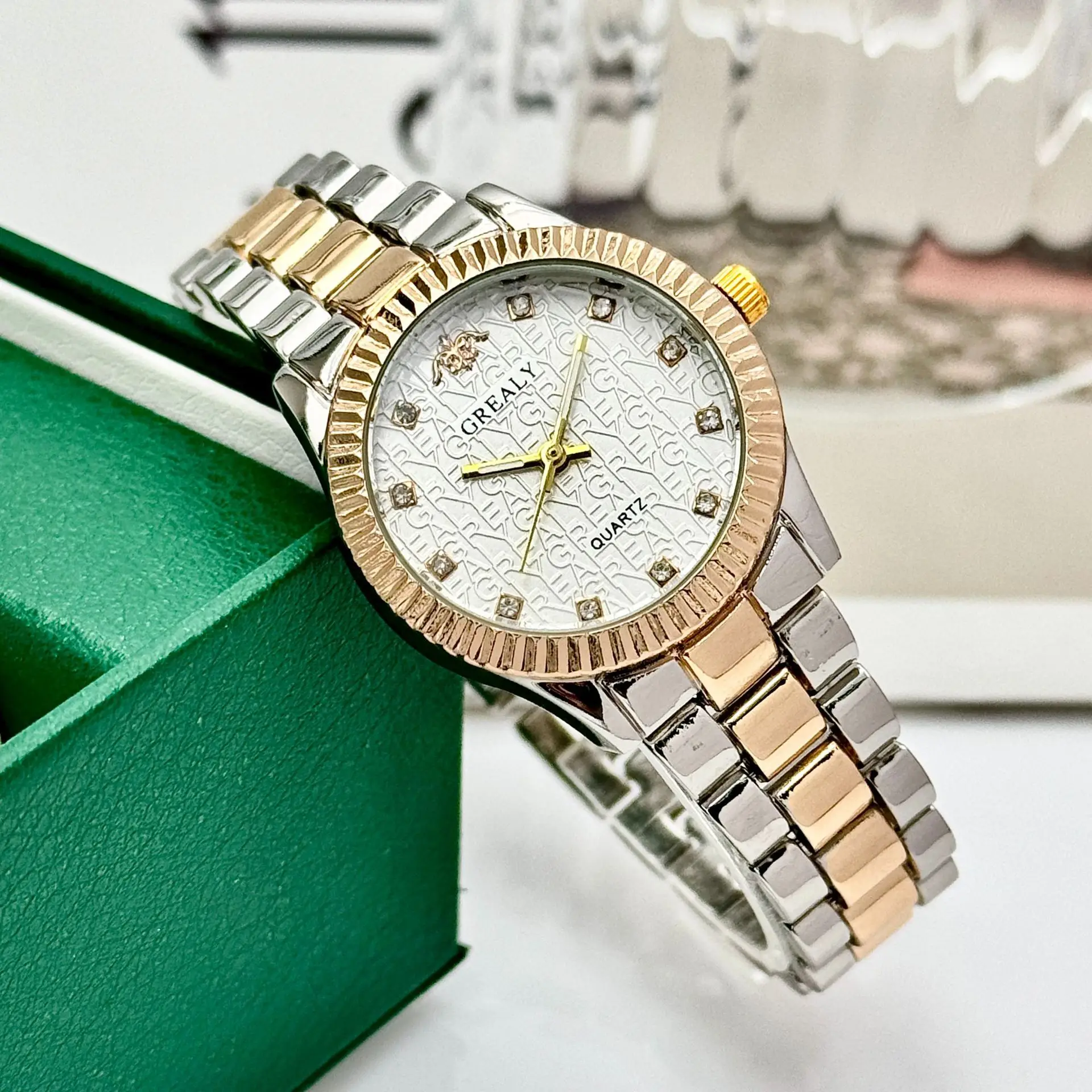Grealy Women's Quartz Bracelet Watch Gold Silver Dual Tone — feature 12