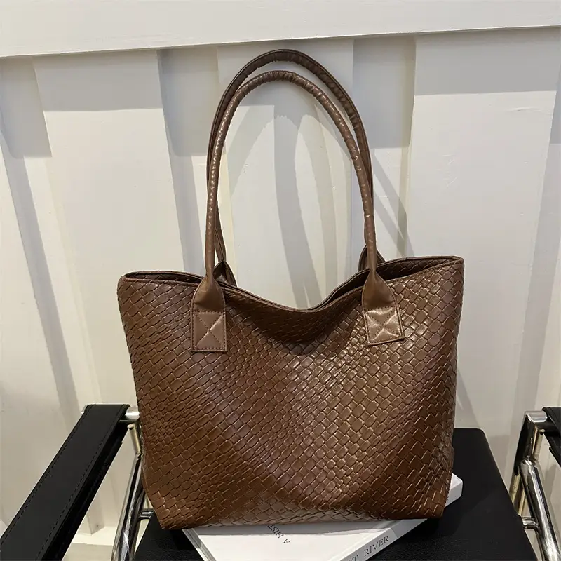 Women's Woven Brown Shoulder Bag Large Capacity Winter Fashion Commuter - Image 6