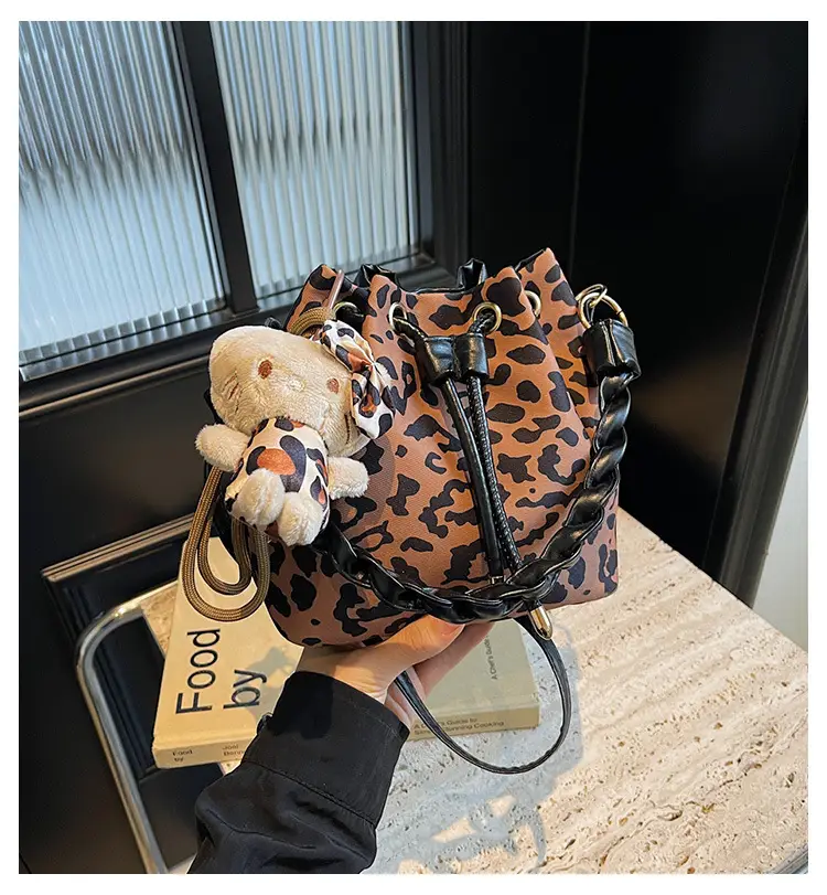 Leopard Print Shoulder Bag for Women 2024 New Arrival — feature 1