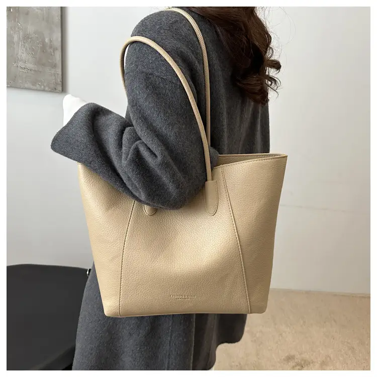 Large Capacity Soft Leather Tote Bag Beige 2024 — feature 19