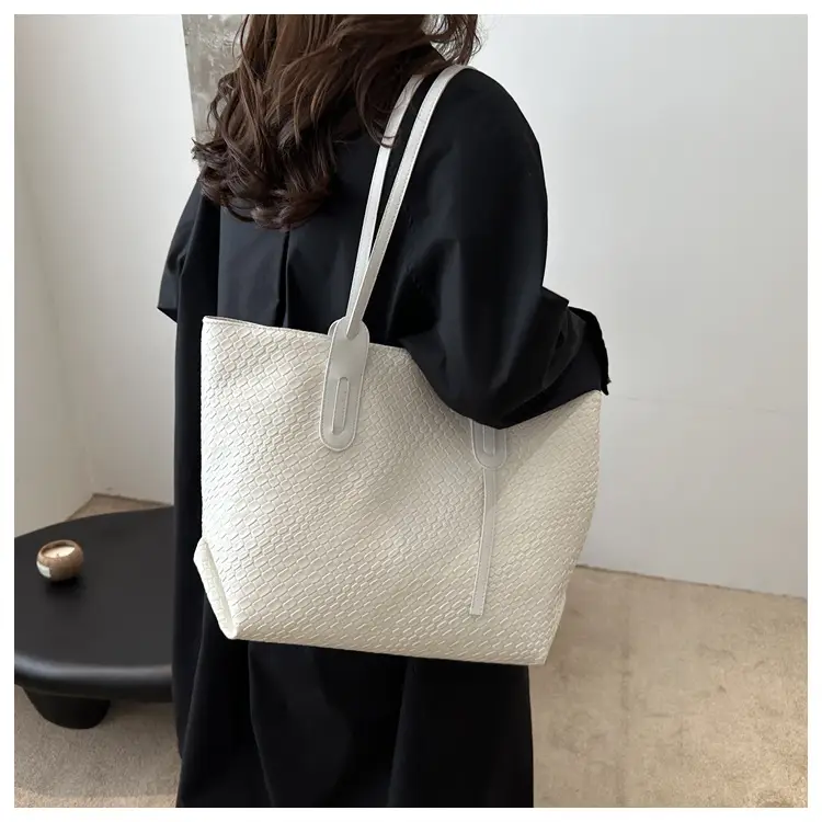 Women's Large Capacity Tote Bag with Woven Pattern - Image 9