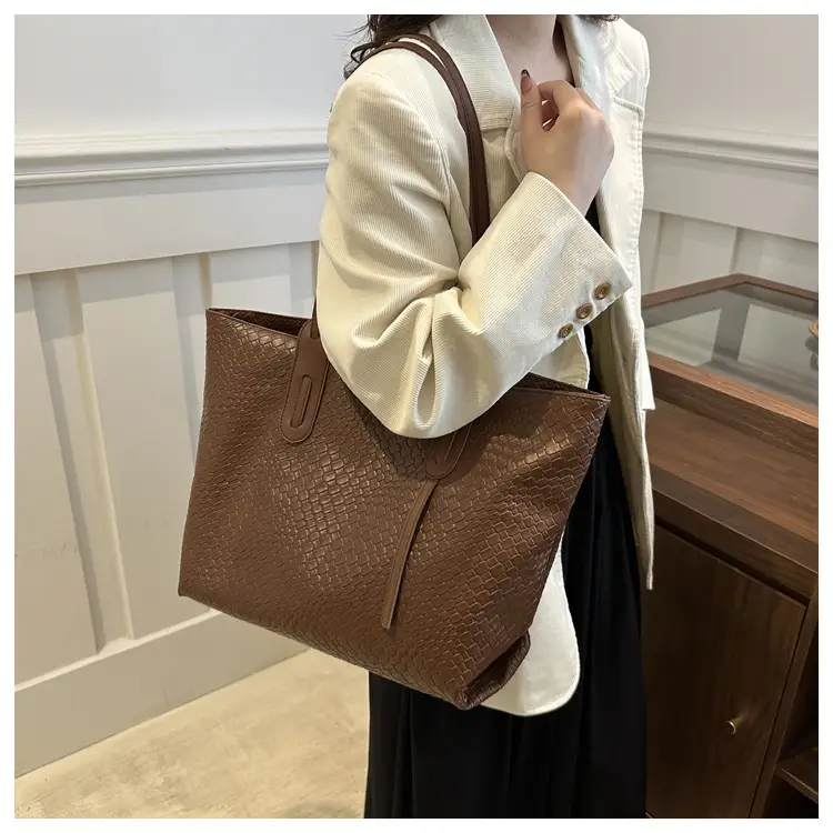 Women's Large Capacity Tote Bag with Woven Pattern — feature 10