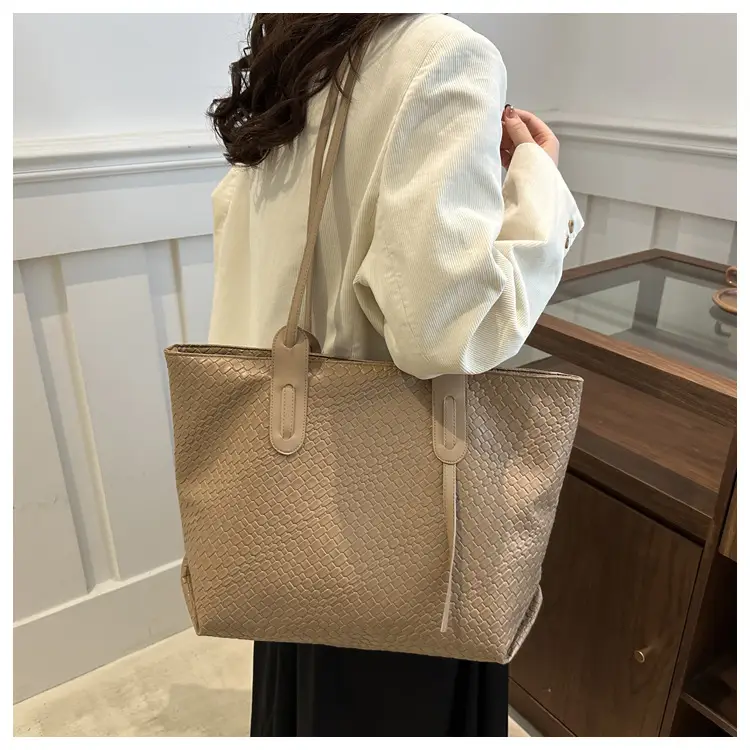 Women's Large Capacity Tote Bag with Woven Pattern — feature 12