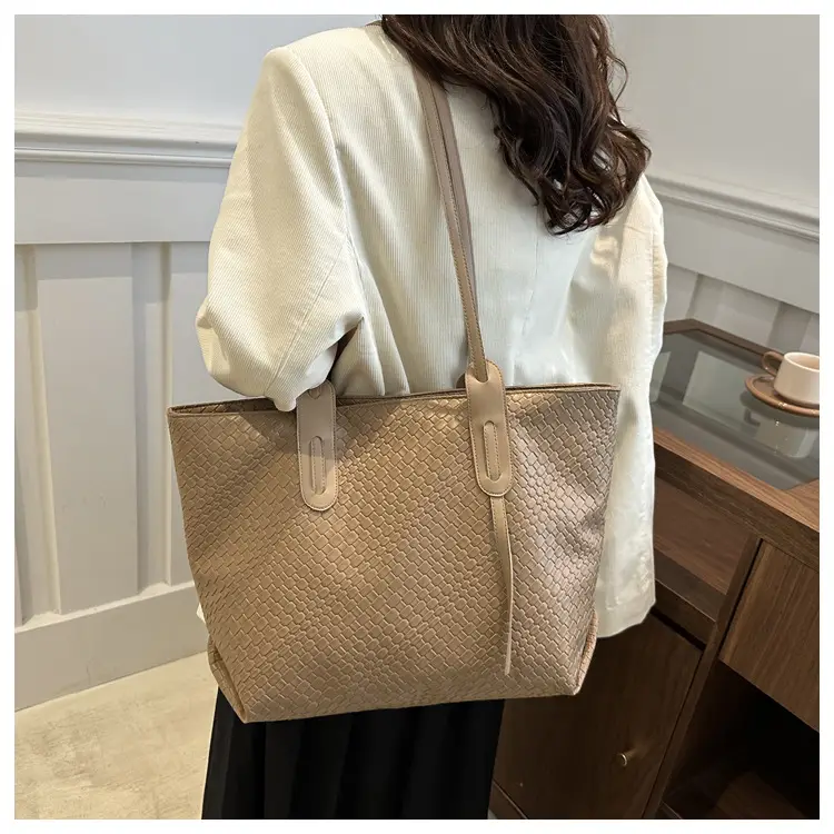 Women's Large Capacity Tote Bag with Woven Pattern — feature 13