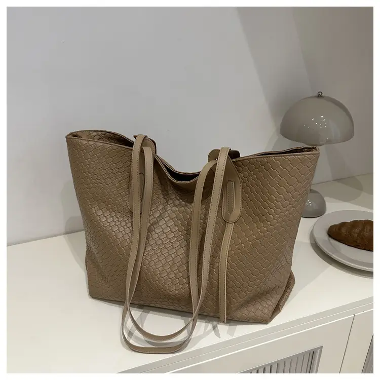 Women's Large Capacity Tote Bag with Woven Pattern - Image 3