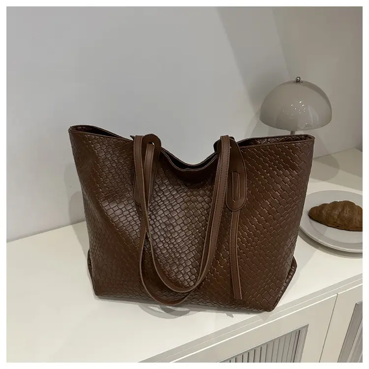 Women's Large Capacity Tote Bag with Woven Pattern - Image 4