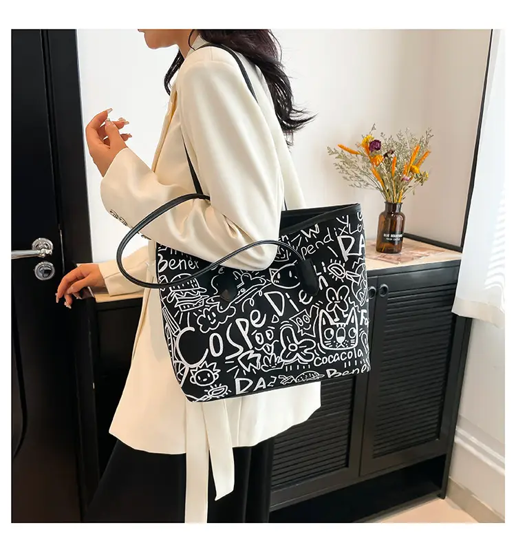 Women's Casual Shoulder Bag Large Capacity with Cute Pom Pom — feature 10