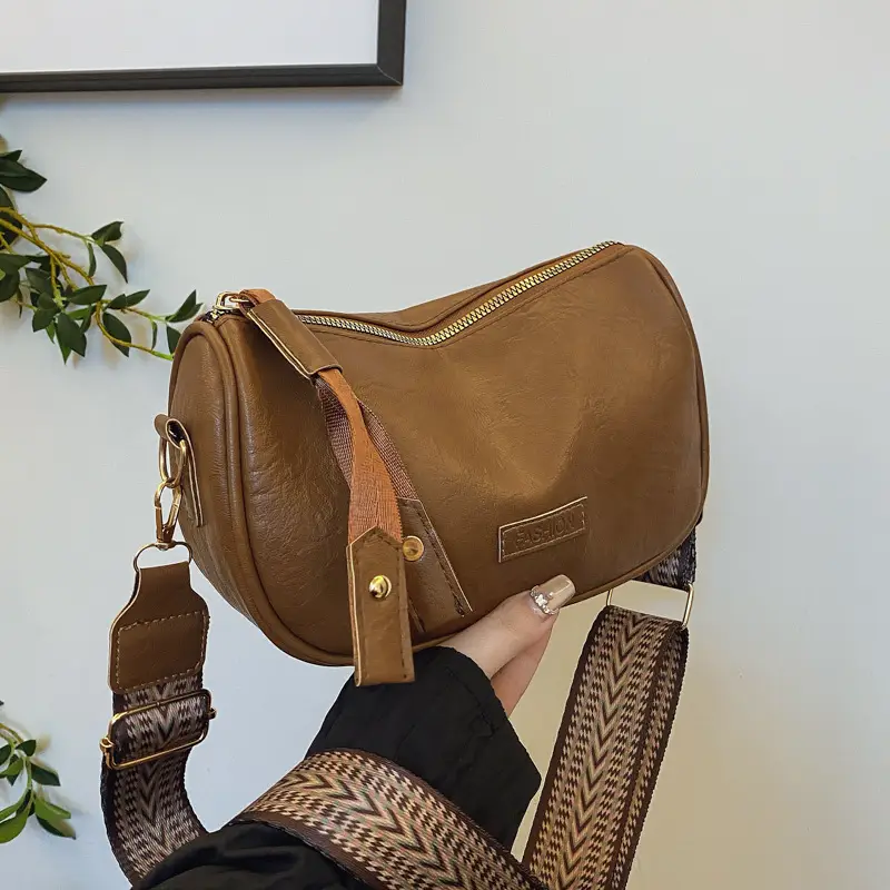 Black Retro Shoulder Messenger Bag for Women - Image 6