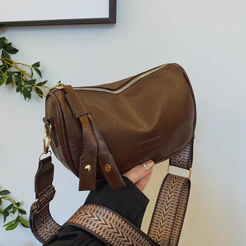 Black Retro Shoulder Messenger Bag for Women - Image 7