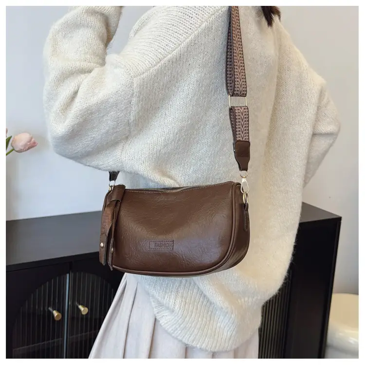 Black Retro Shoulder Messenger Bag for Women — feature 12