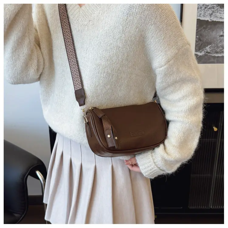 Black Retro Shoulder Messenger Bag for Women — feature 15