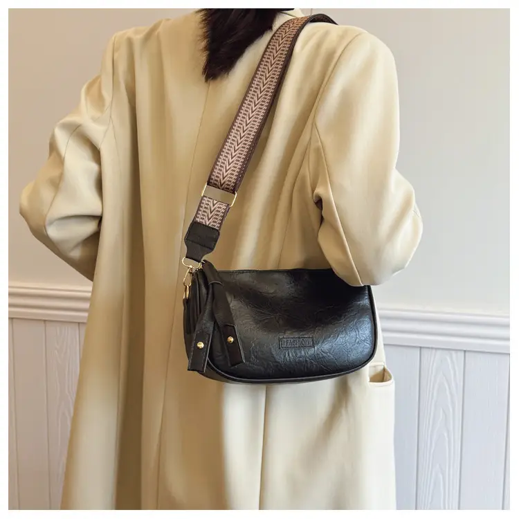 Black Retro Shoulder Messenger Bag for Women — feature 17
