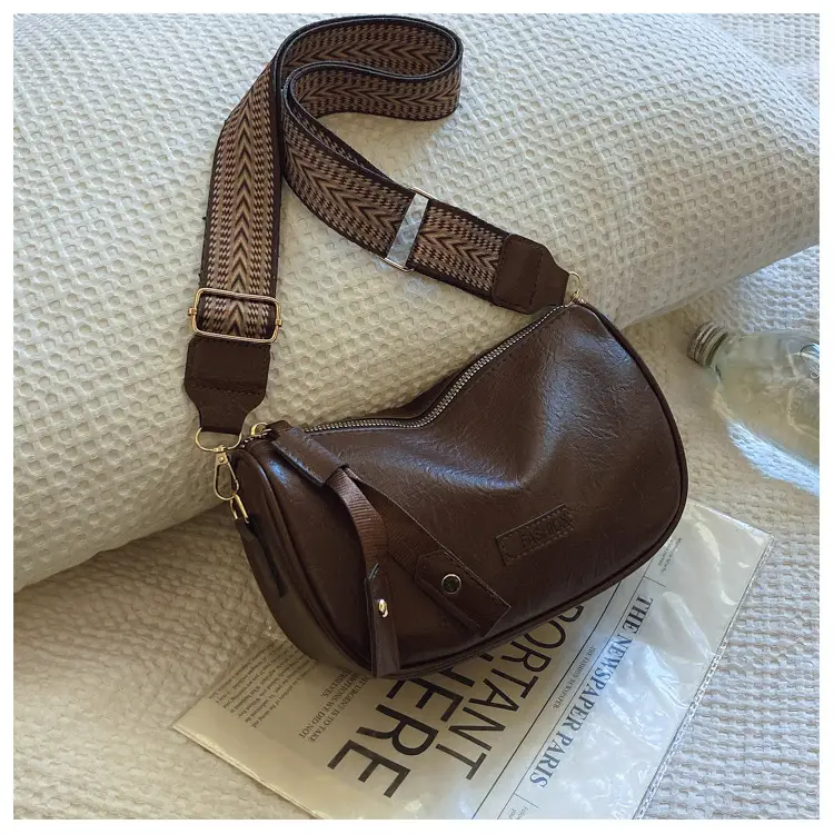 Black Retro Shoulder Messenger Bag for Women — feature 24