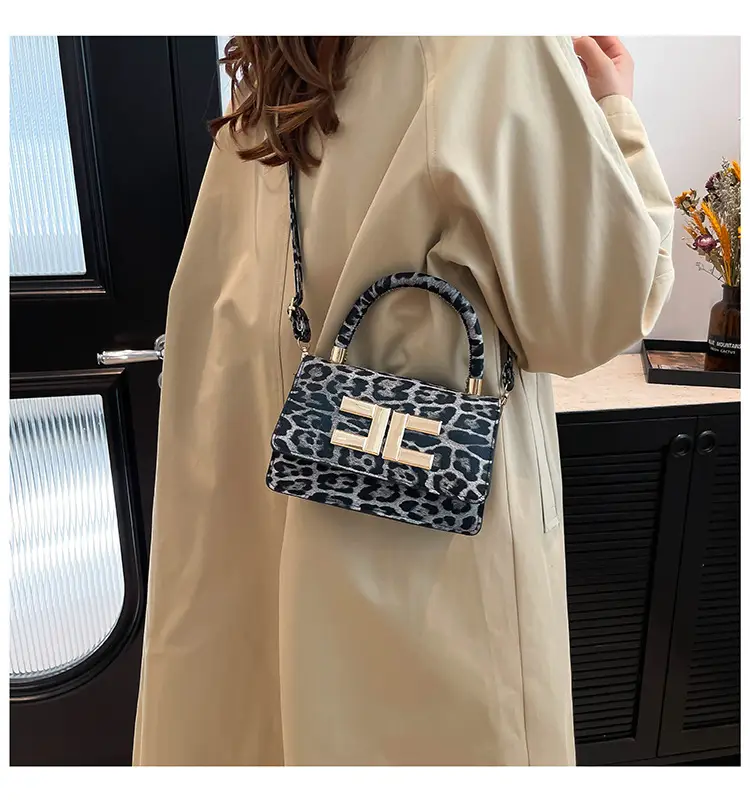 European Leopard Print Shoulder Crossbody Bag 2024 Winter — feature 10