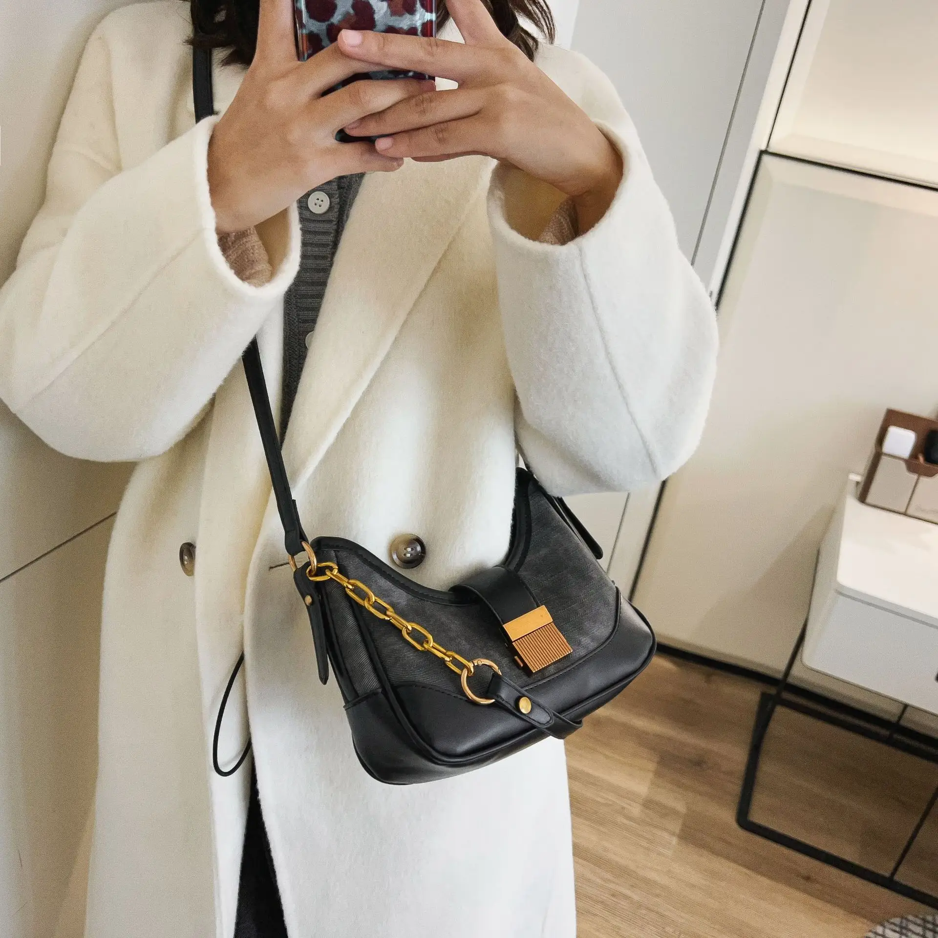 Black French Niche Crossbody Bag with Gold Chain