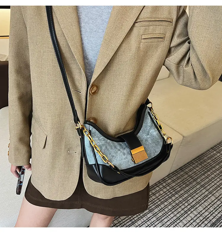 Black French Niche Crossbody Bag with Gold Chain — feature 16
