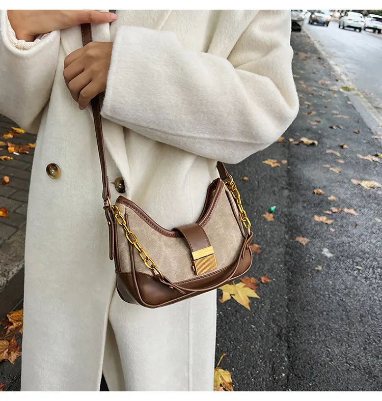 Black French Niche Crossbody Bag with Gold Chain — feature 31