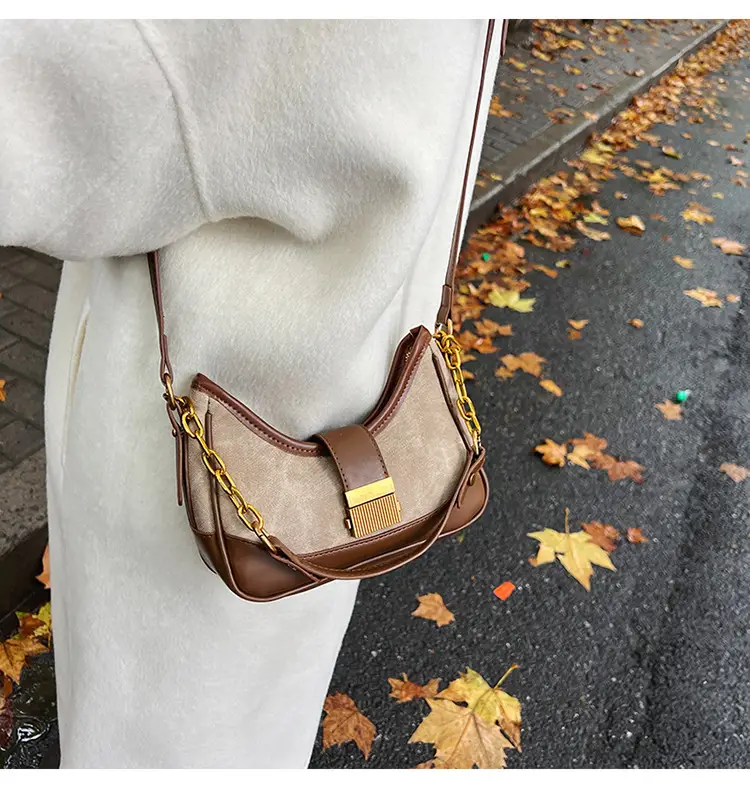Black French Niche Crossbody Bag with Gold Chain — feature 33