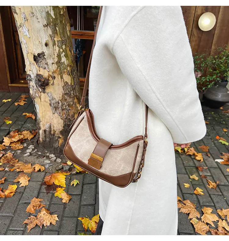 Black French Niche Crossbody Bag with Gold Chain — feature 35
