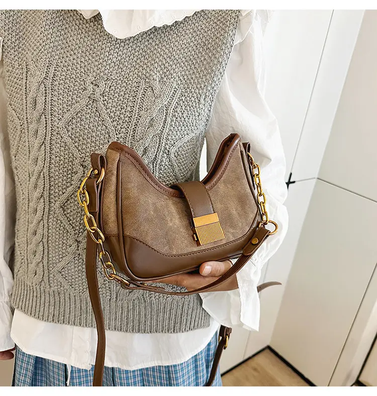 Black French Niche Crossbody Bag with Gold Chain — feature 42
