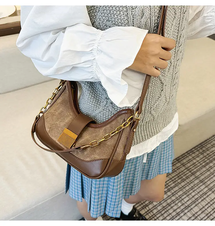 Black French Niche Crossbody Bag with Gold Chain — feature 43