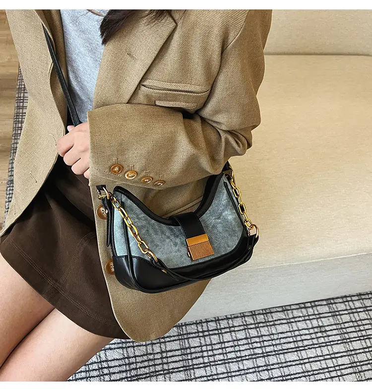 Black French Niche Crossbody Bag with Gold Chain — feature 45