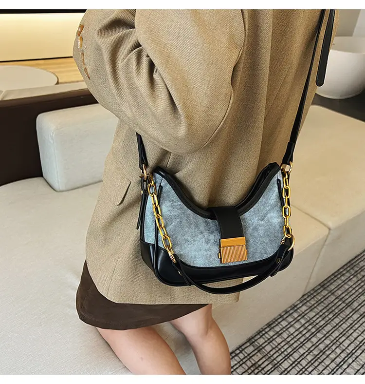 Black French Niche Crossbody Bag with Gold Chain — feature 46