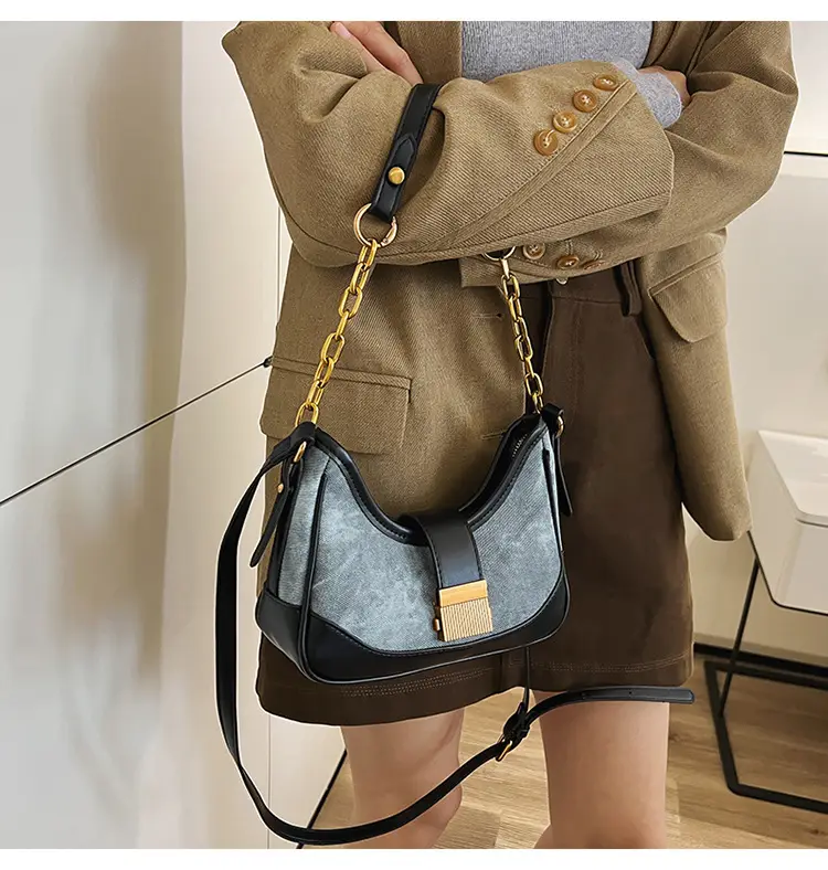 Black French Niche Crossbody Bag with Gold Chain — feature 49