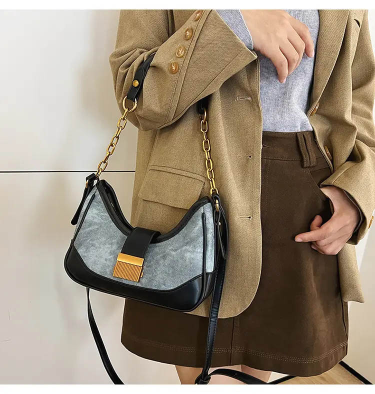 Black French Niche Crossbody Bag with Gold Chain — feature 50