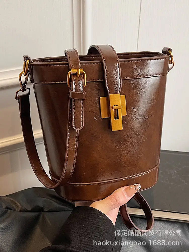 Black Leather Shoulder Bag with Gold Hardware - Image 8
