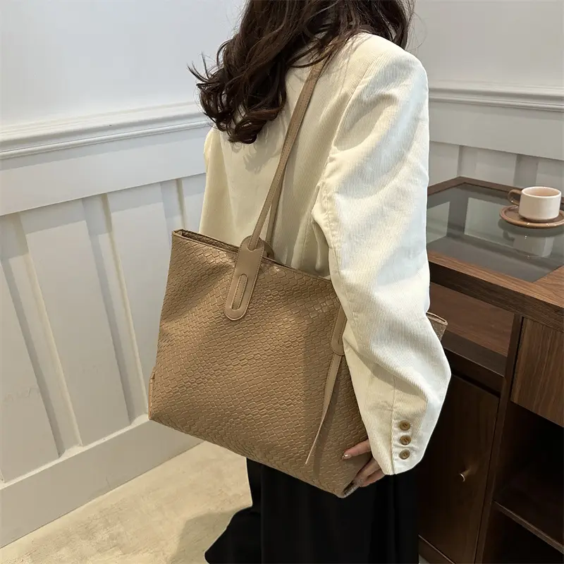 Women's Red Woven Shoulder Bag 2024 Winter New - Image 8