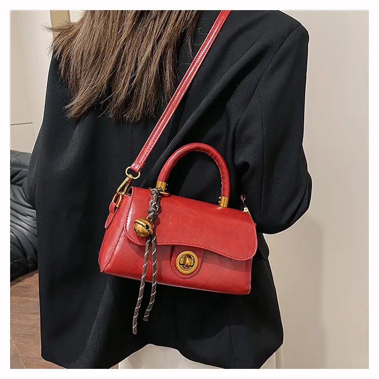 Black Leather Crossbody Bag for Women 2024 Winter — feature 13