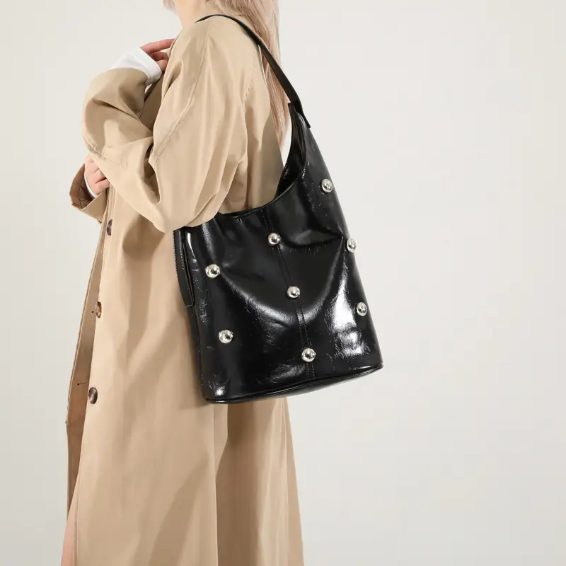 Elegant Rivet Shoulder Bag Women's Large Capacity