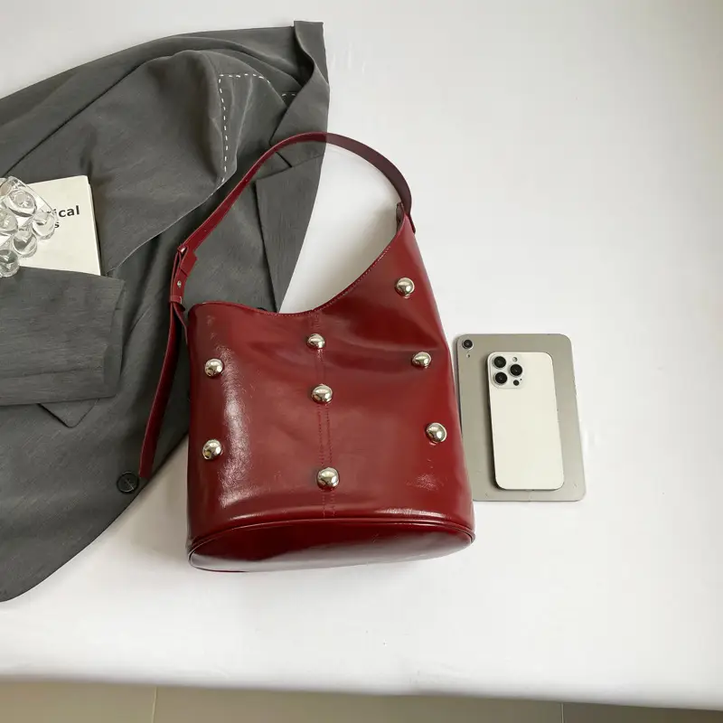 Elegant Rivet Shoulder Bag Women's Large Capacity