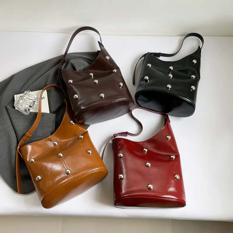Elegant Rivet Shoulder Bag Women's Large Capacity