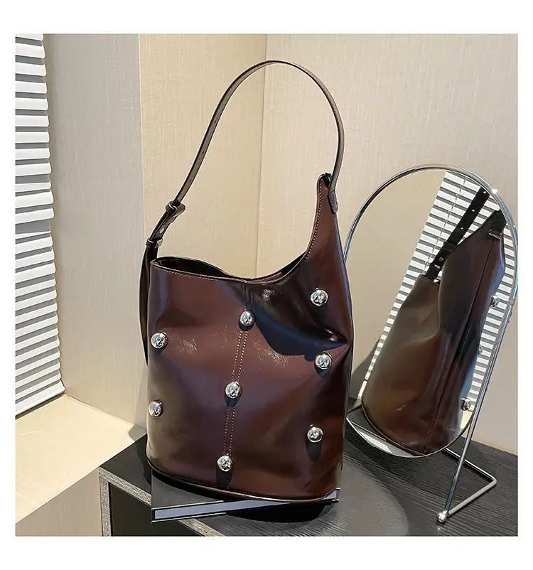 Elegant Rivet Shoulder Bag Women's Large Capacity — feature 13
