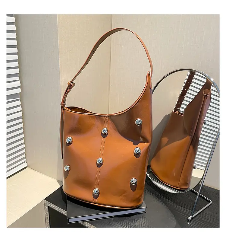 Elegant Rivet Shoulder Bag Women's Large Capacity — feature 14